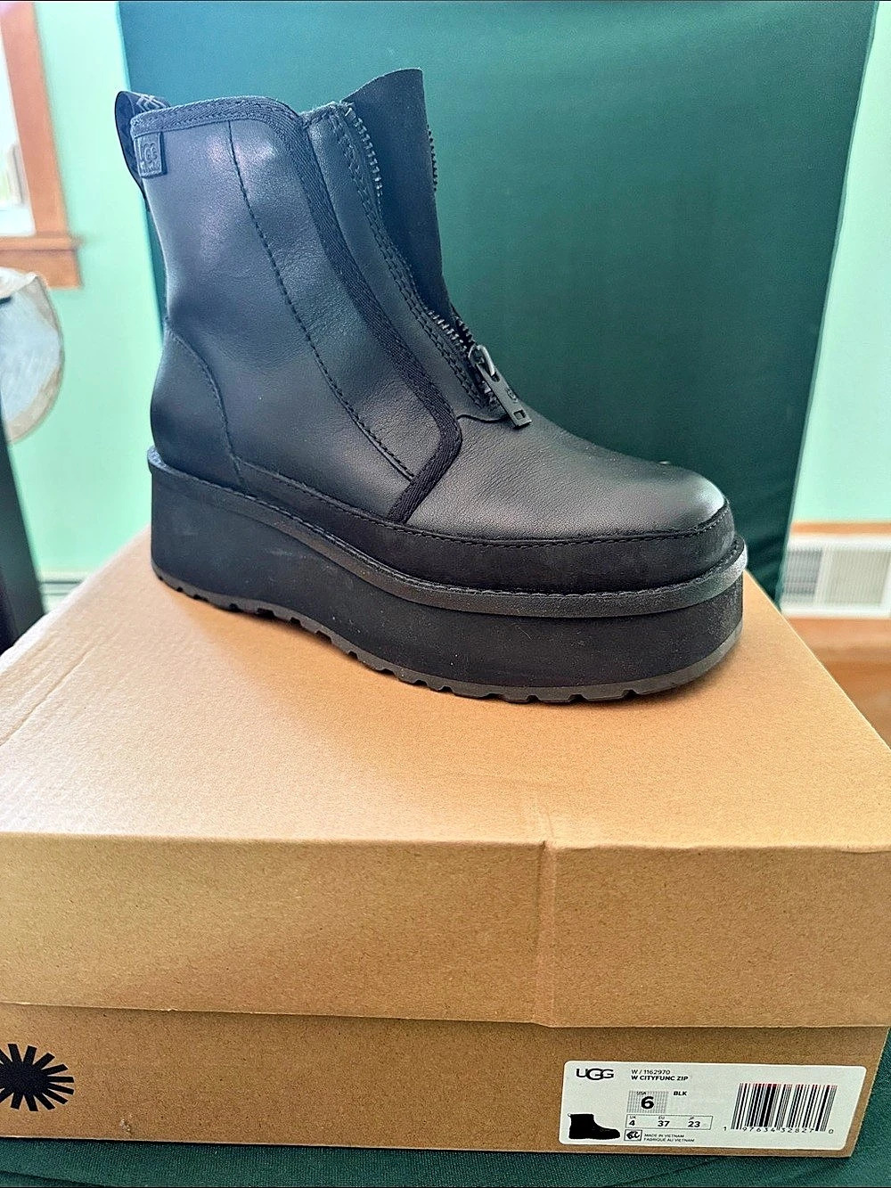UGG Cali Collina Black Platform Ankle Boots US 6 Like New